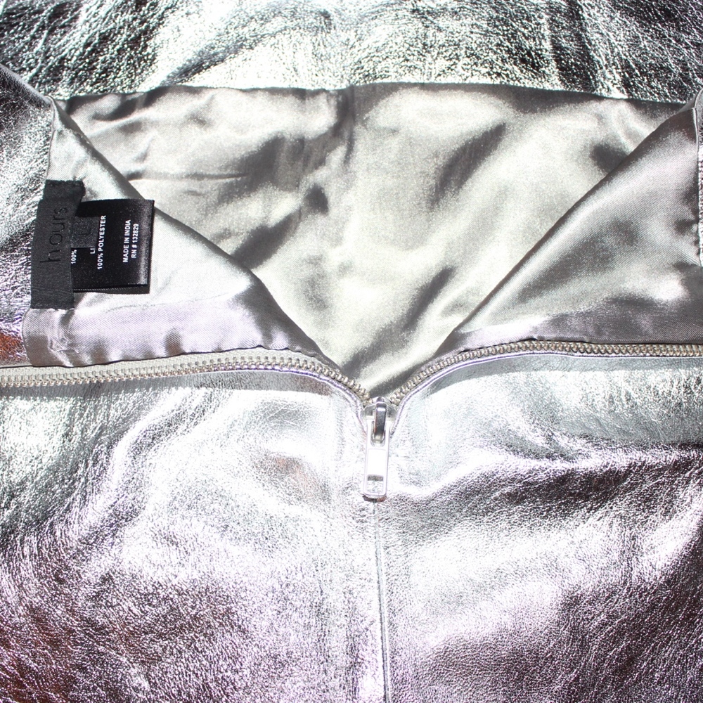 HOURS TEXURED SILVER METALLIC MINI SKIRT - Picture 5 of 6